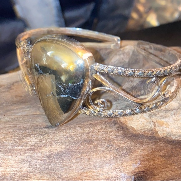 Exotic Pyrite teardrop handcrafted cuff - Picture 4 of 8